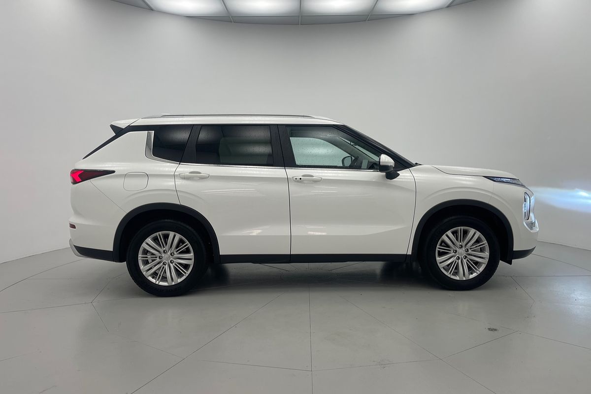 2024 Mitsubishi Outlander LS ZM