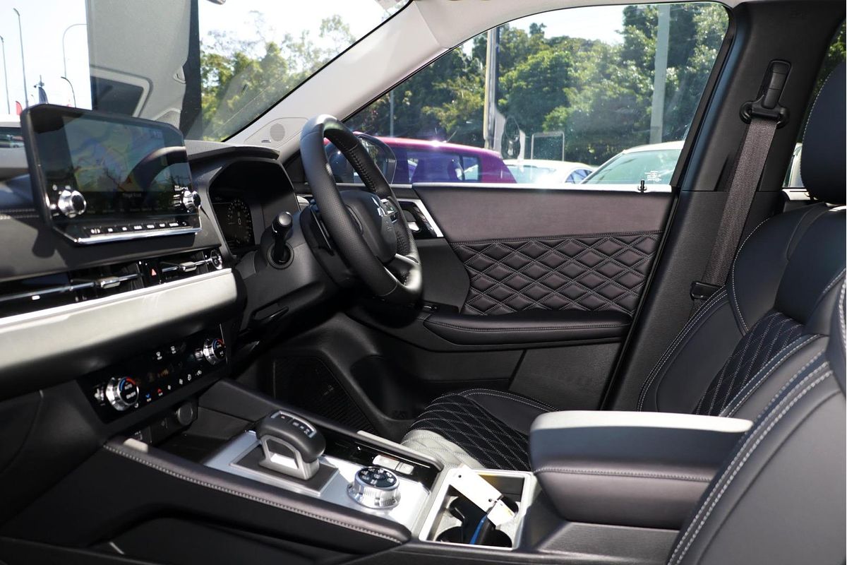 2024 Mitsubishi Outlander PHEV Exceed ZM