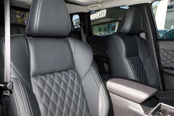 2024 Mitsubishi Outlander PHEV Exceed ZM