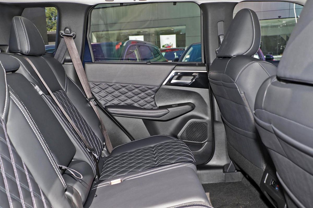 2024 Mitsubishi Outlander PHEV Exceed ZM