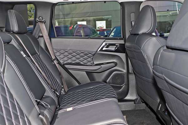 2024 Mitsubishi Outlander PHEV Exceed ZM
