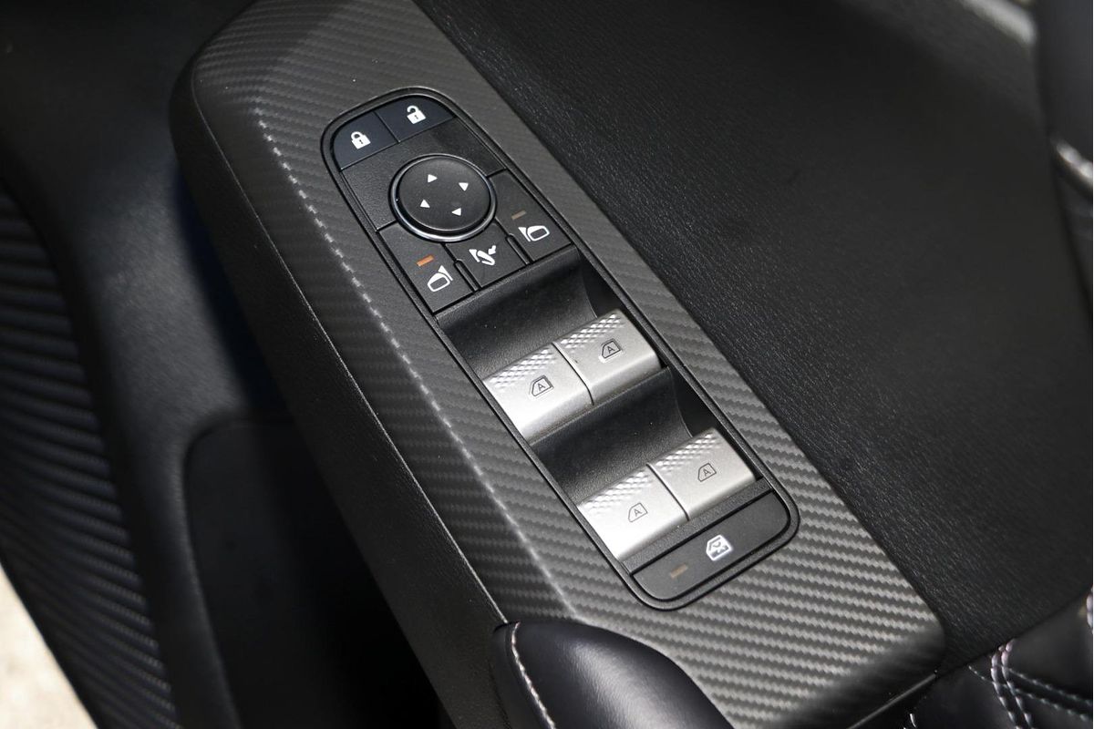 2024 Mitsubishi Outlander PHEV Exceed ZM