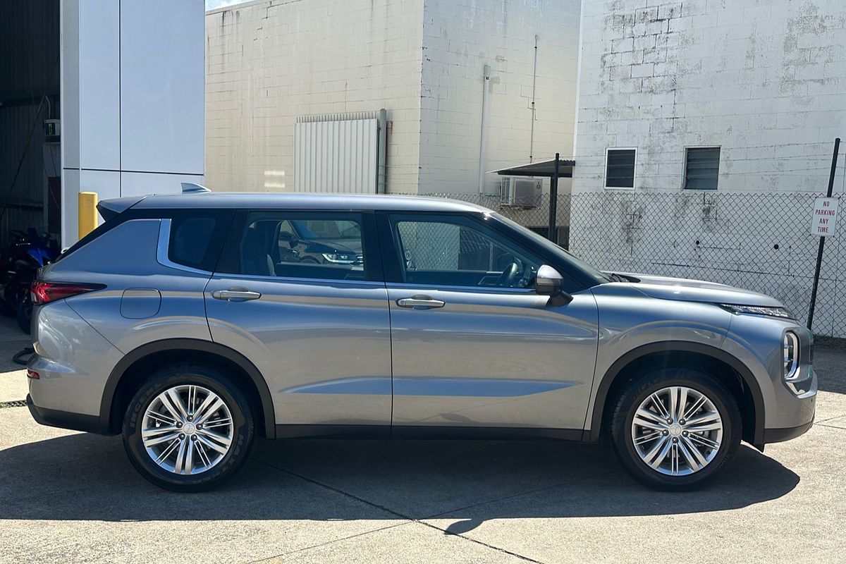 2022 Mitsubishi Outlander ES ZM