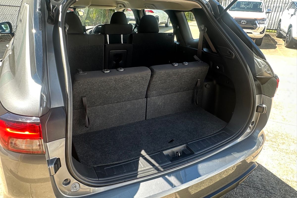2022 Mitsubishi Outlander ES ZM