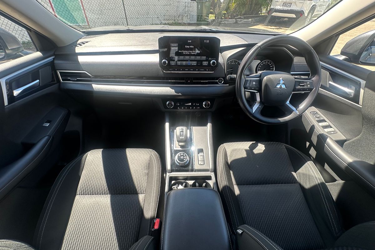 2022 Mitsubishi Outlander ES ZM