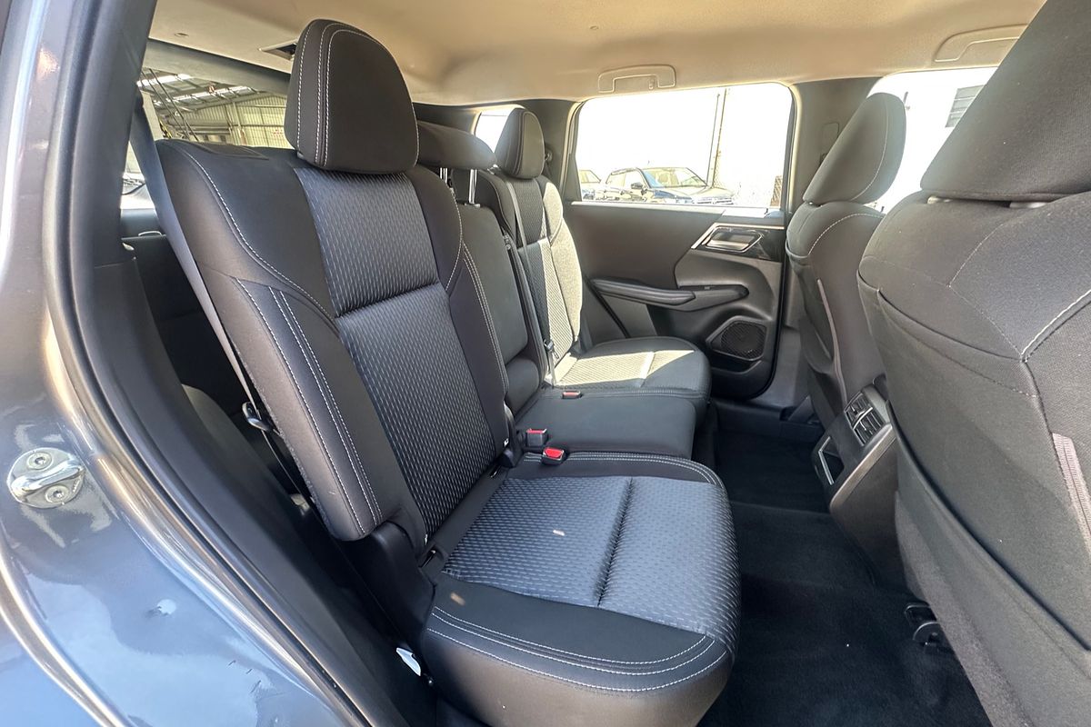 2022 Mitsubishi Outlander ES ZM