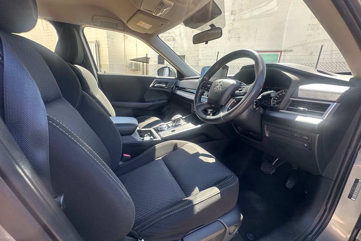 2022 Mitsubishi Outlander ES ZM