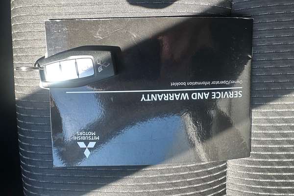 2022 Mitsubishi Outlander ES ZM