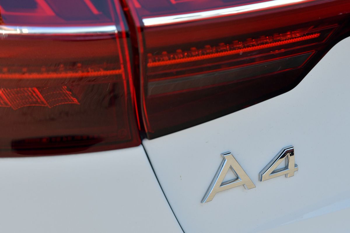 2020 Audi A4 45 TFSI S line B9