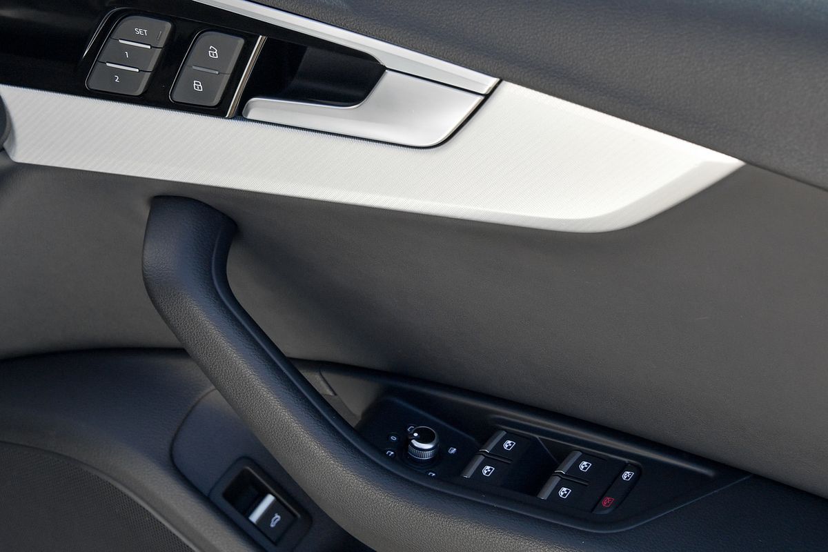 2020 Audi A4 45 TFSI S line B9