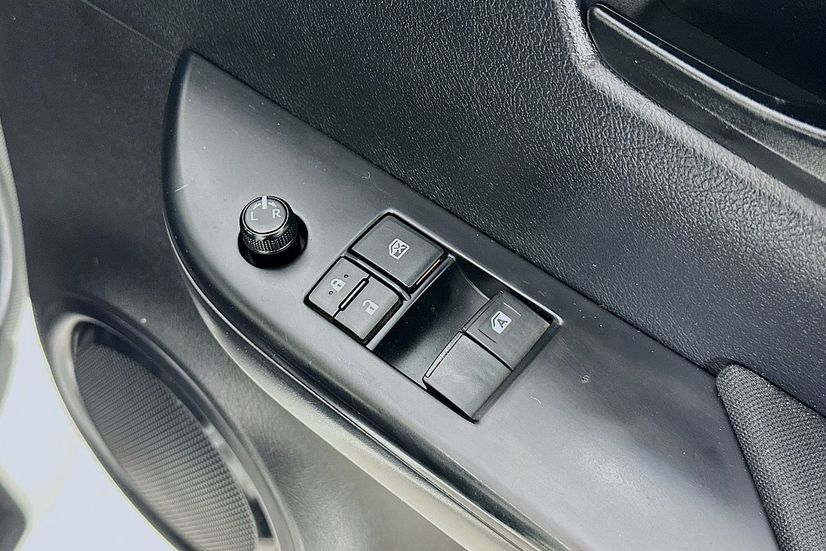 2019 Toyota HILUX WORKMATE TGN121R MY19 REAR WHEEL DRIVE