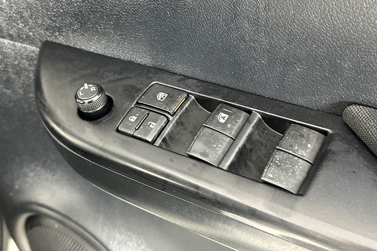 2019 Toyota HILUX SR (4x4) GUN126R MY19 4X4