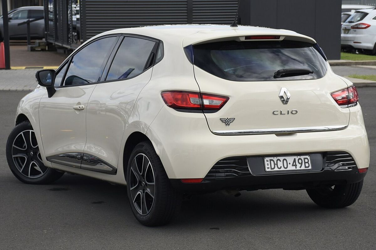 2015 Renault Clio Expression IV B98