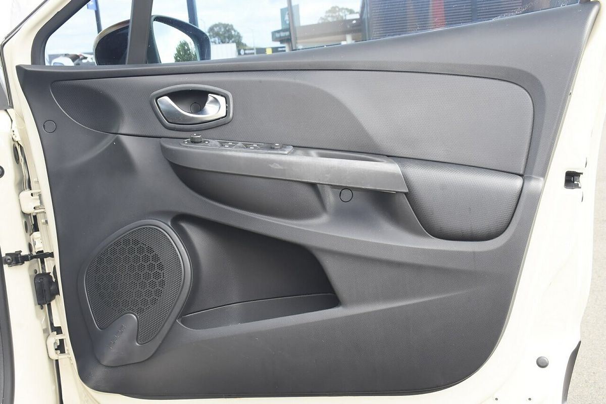 2015 Renault Clio Expression IV B98