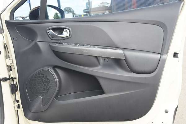 2015 Renault Clio Expression IV B98