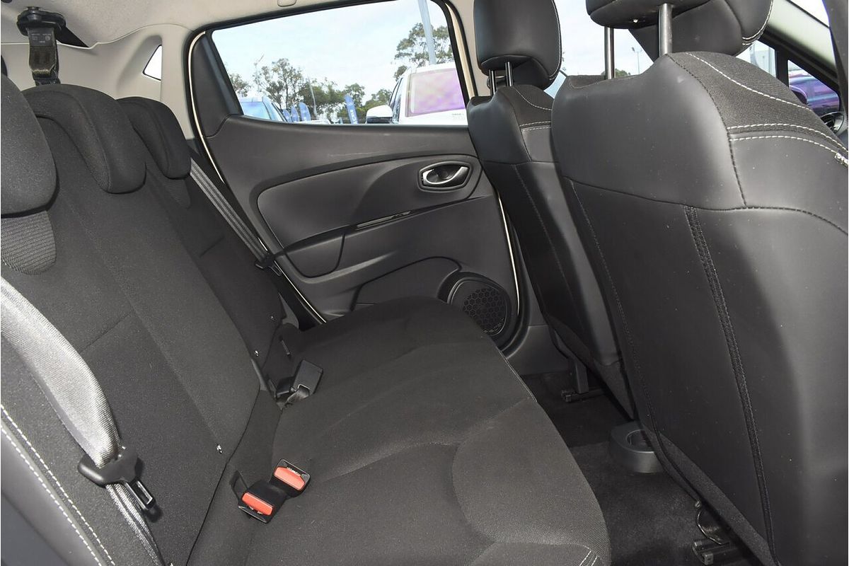 2015 Renault Clio Expression IV B98