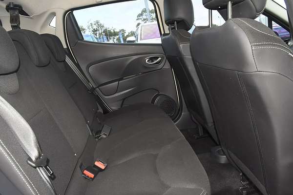 2015 Renault Clio Expression IV B98