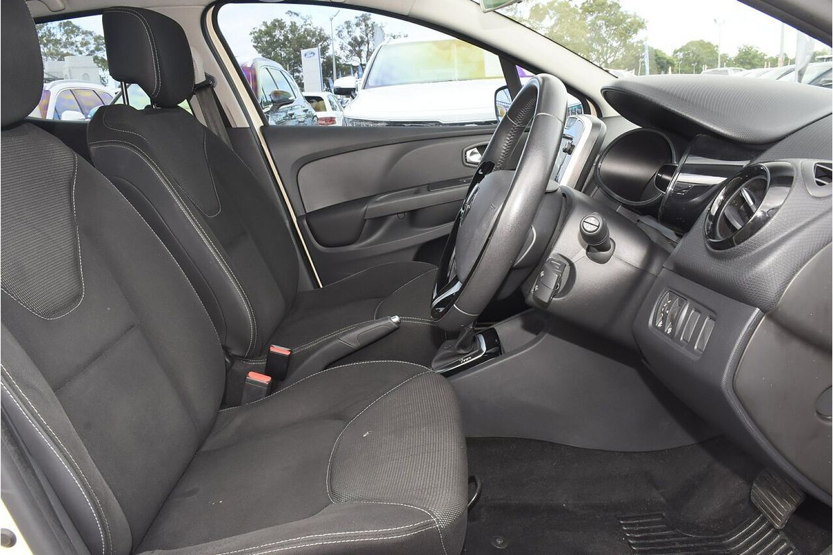 2015 Renault Clio Expression IV B98