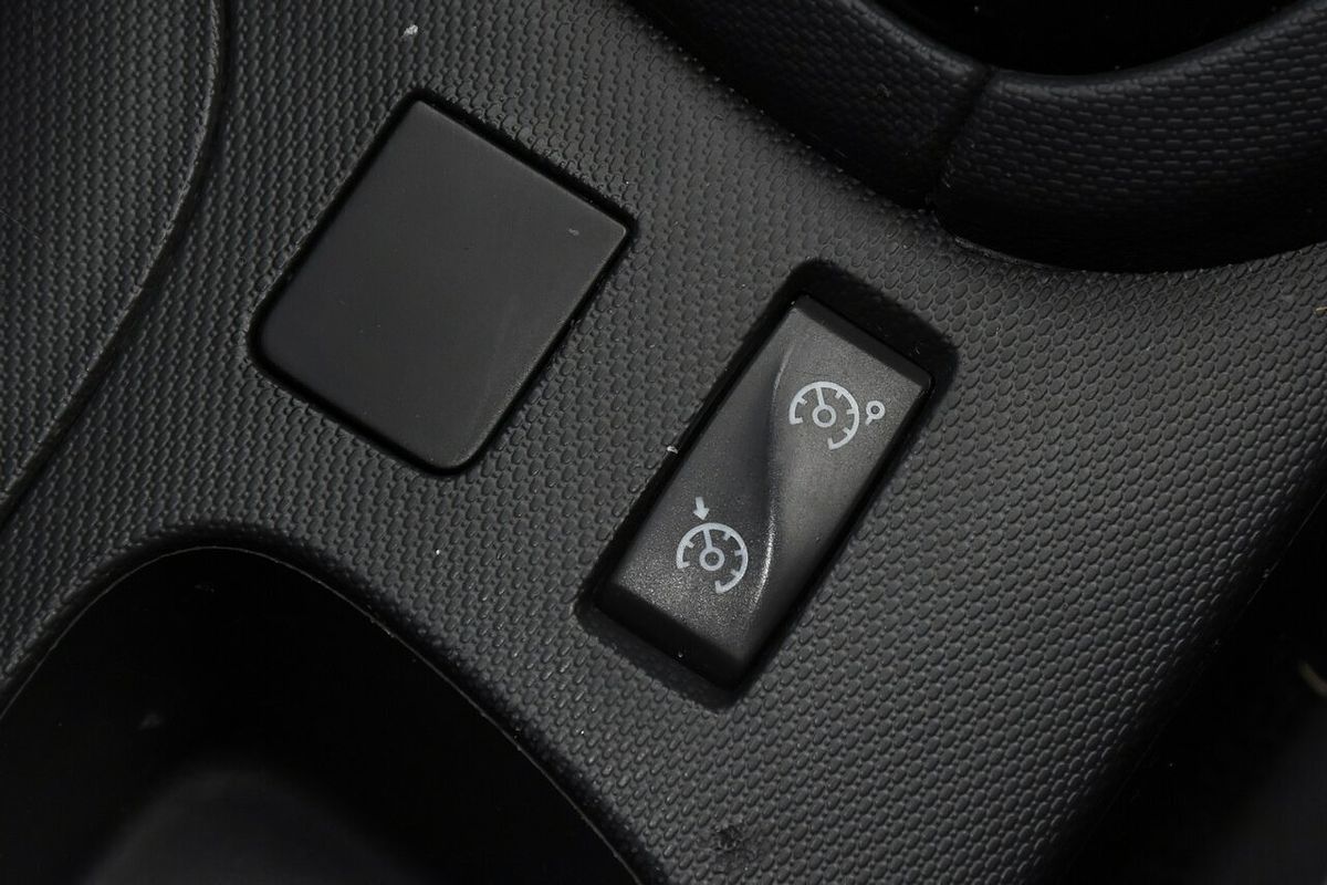 2015 Renault Clio Expression IV B98
