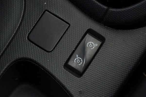 2015 Renault Clio Expression IV B98
