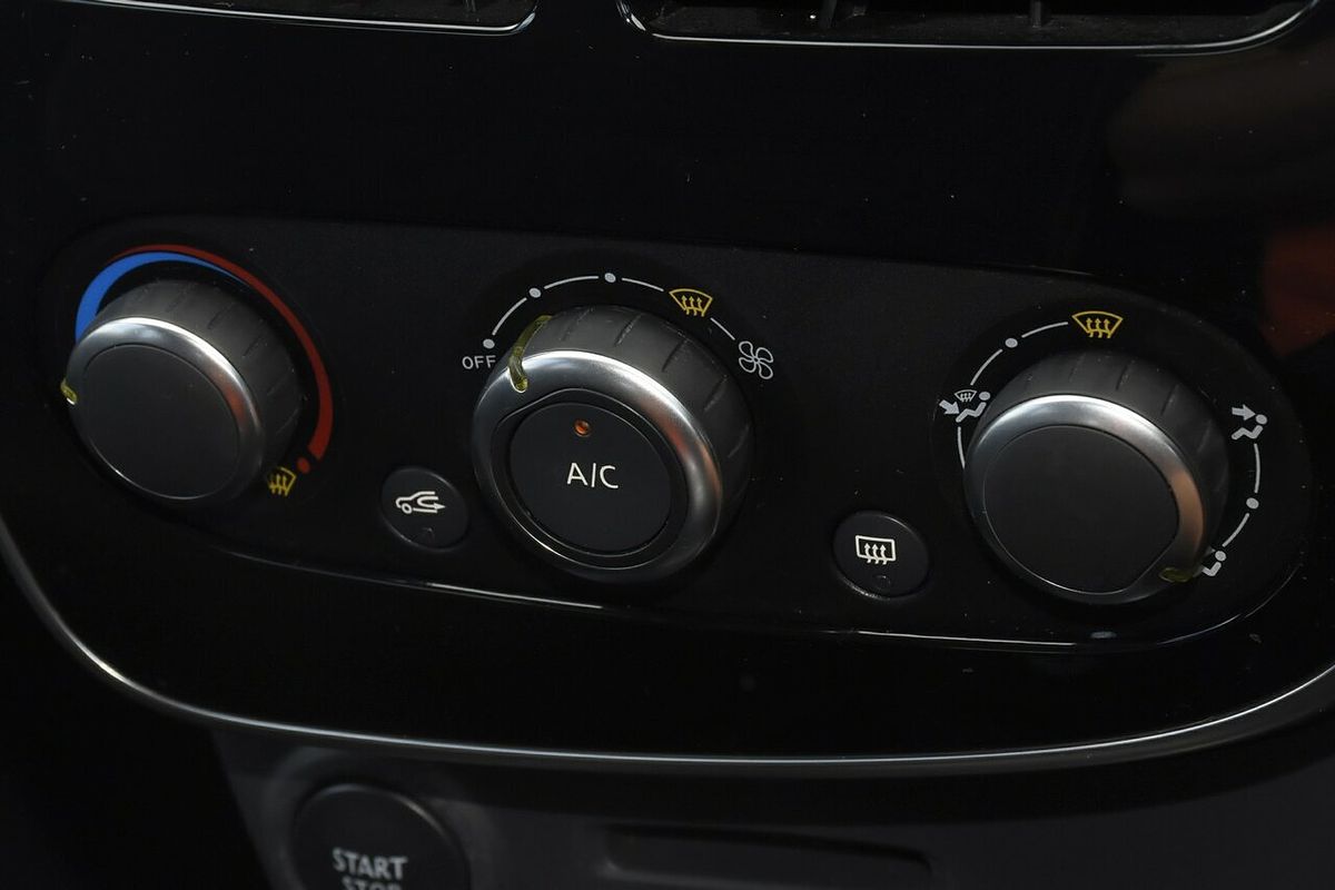 2015 Renault Clio Expression IV B98