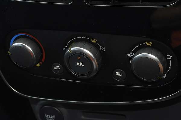 2015 Renault Clio Expression IV B98