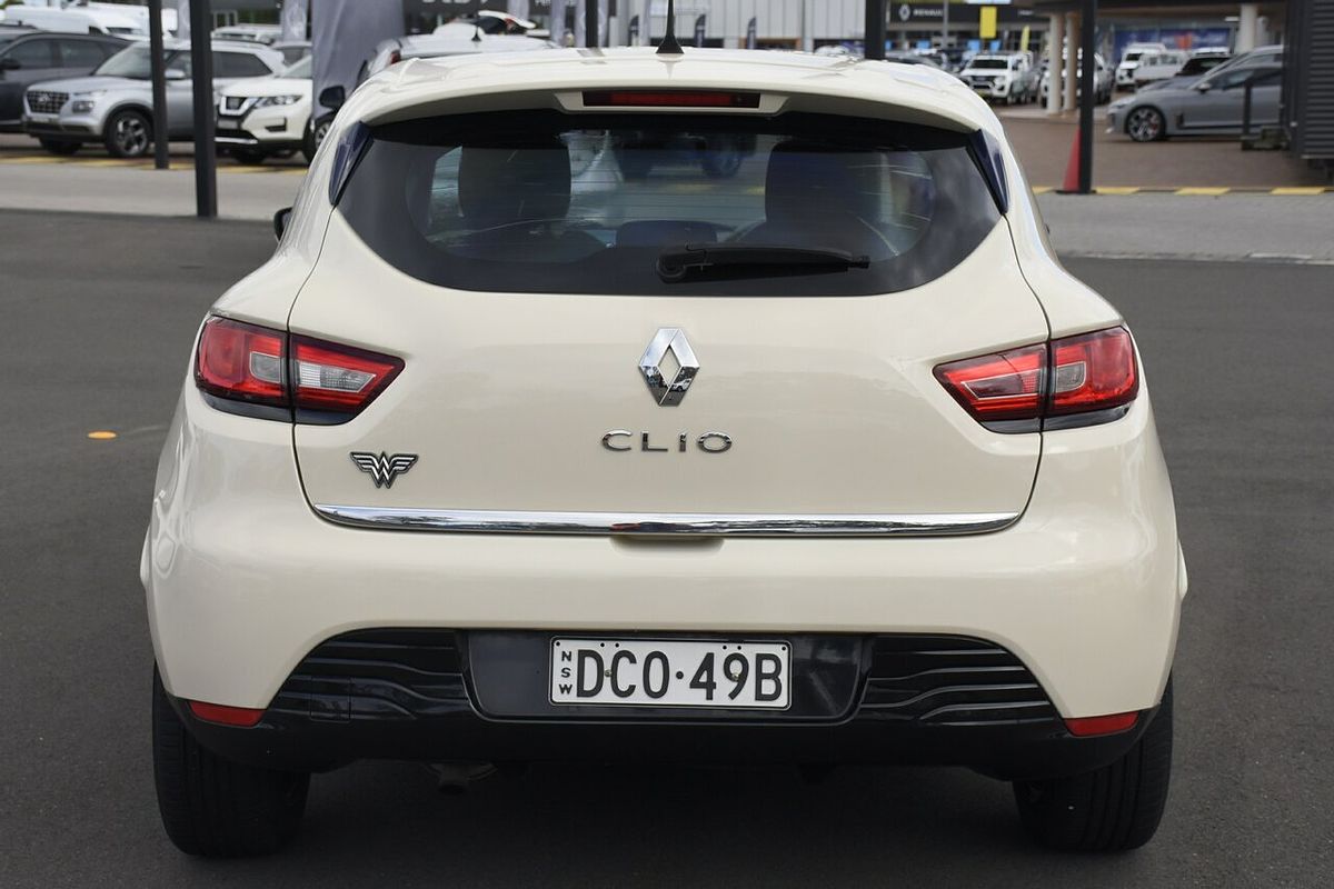 2015 Renault Clio Expression IV B98