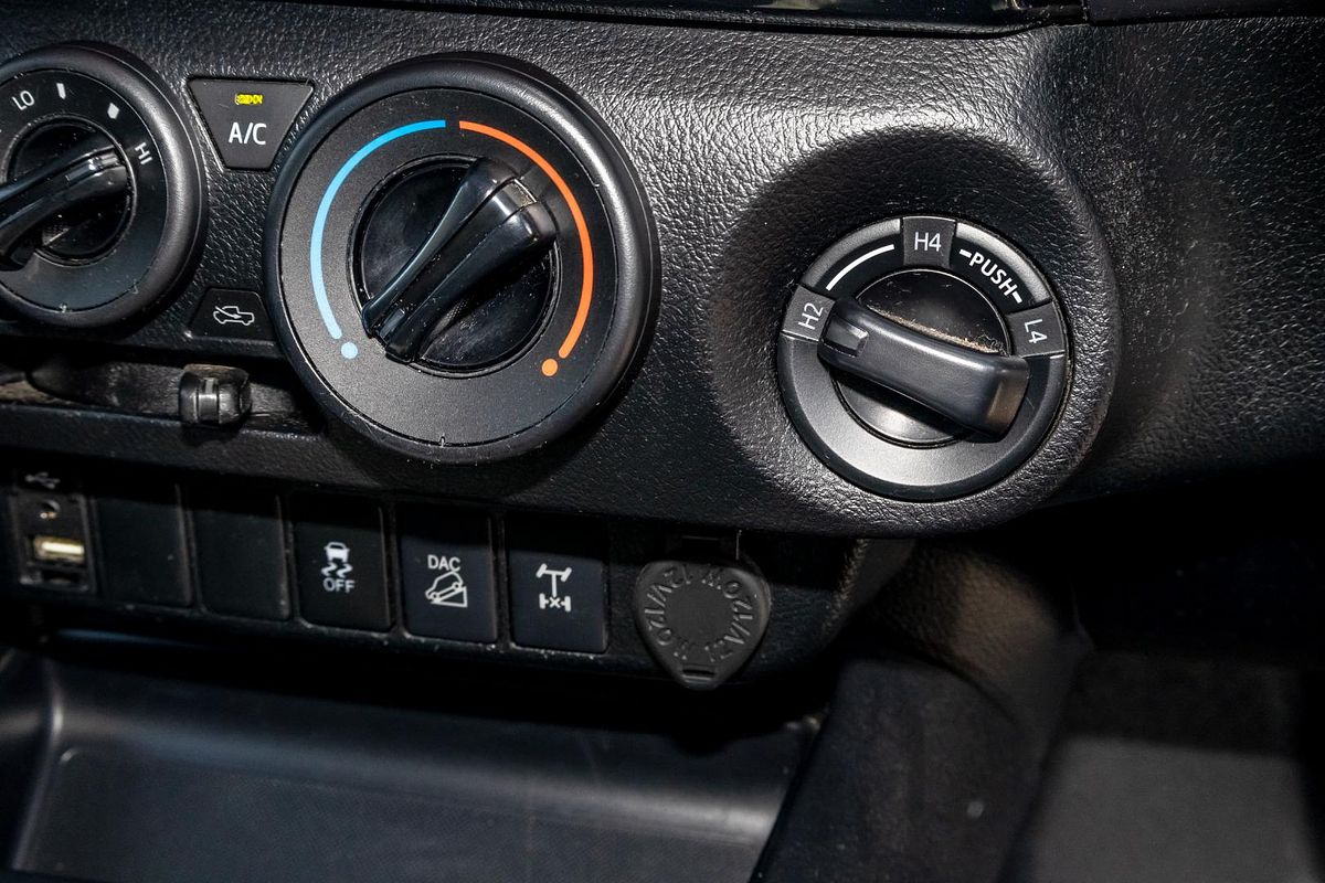 2019 Toyota Hilux SR GUN126R 4X4