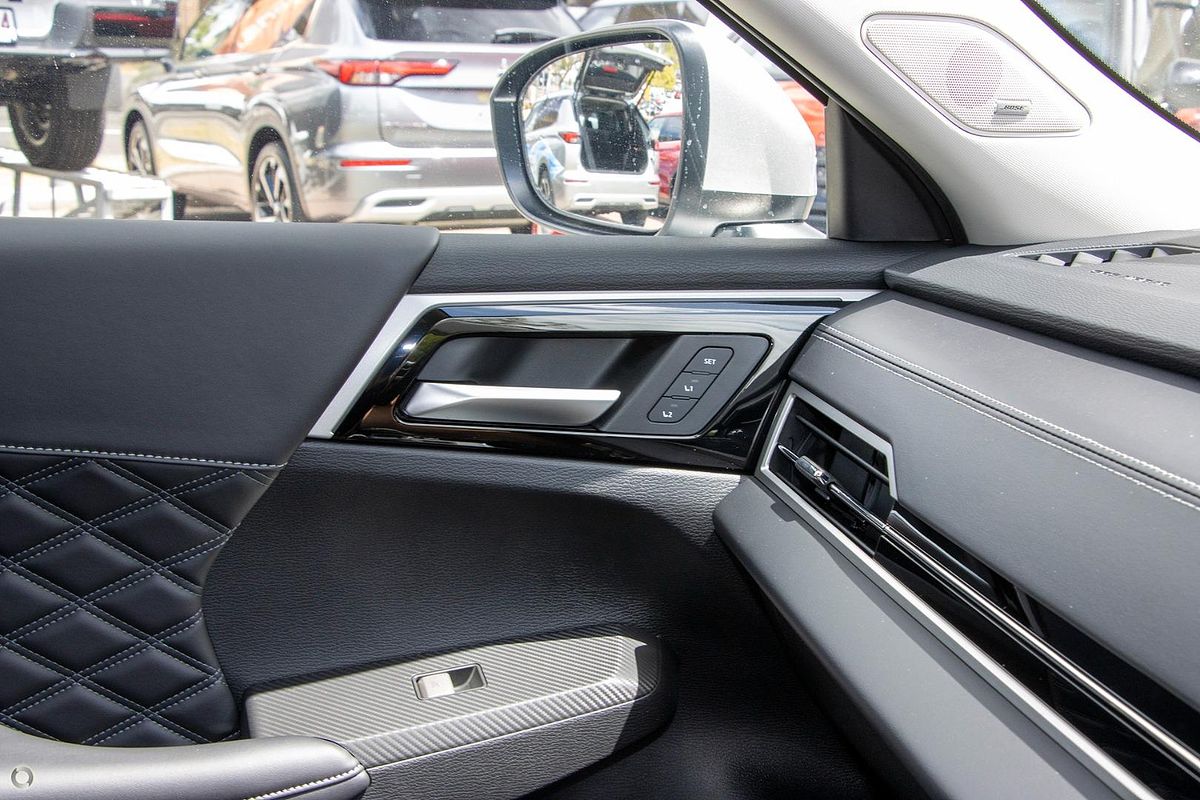 2024 Mitsubishi Outlander PHEV Exceed ZM