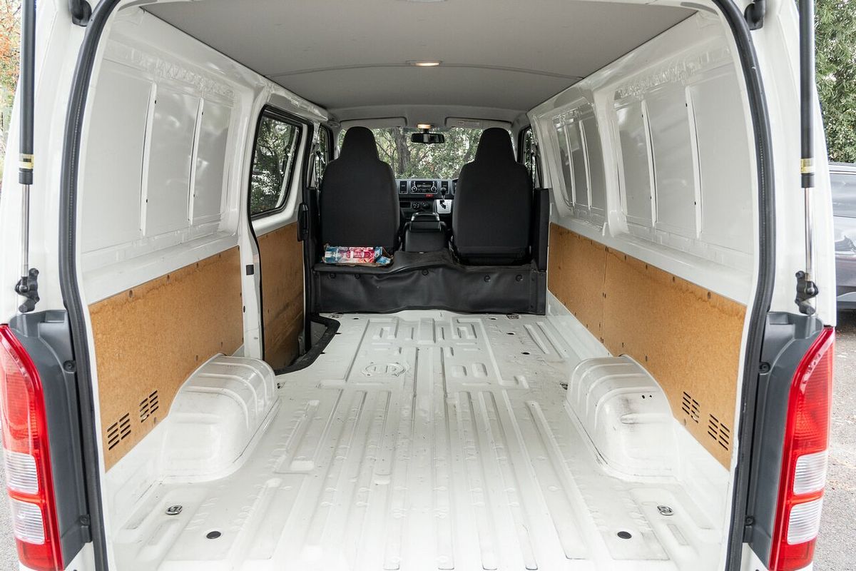 2016 Toyota HiAce LWB TRH201R MY16