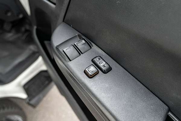 2016 Toyota HiAce LWB TRH201R MY16