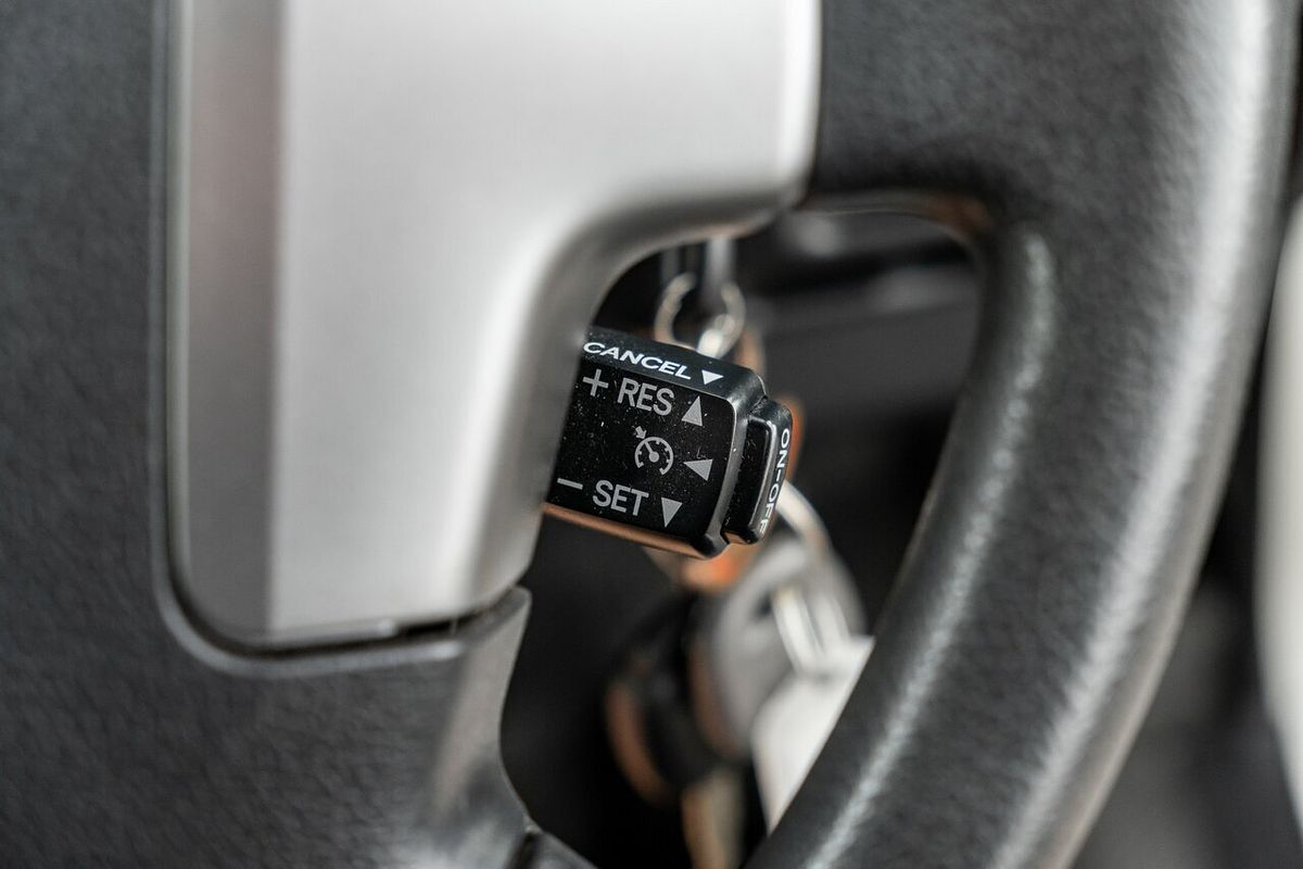 2016 Toyota HiAce LWB TRH201R MY16