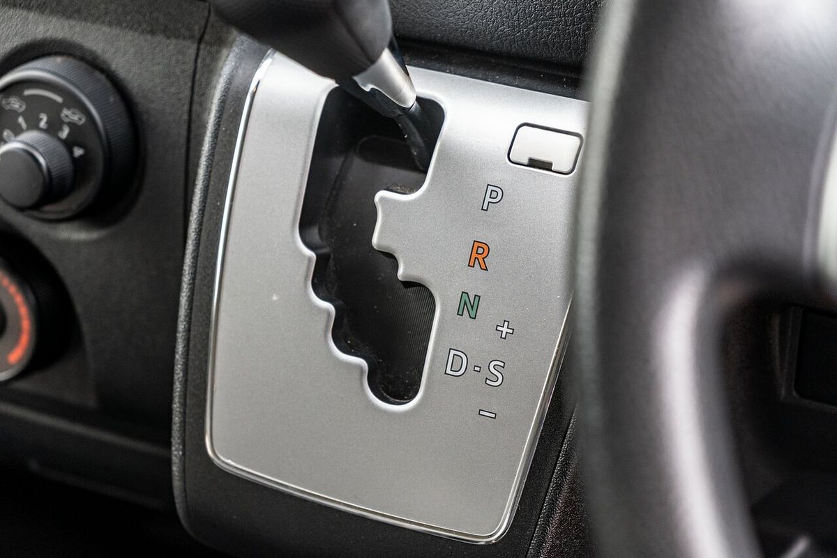 2016 Toyota HiAce LWB TRH201R MY16