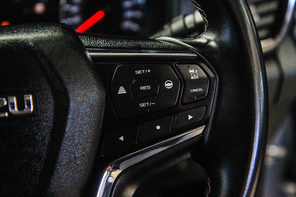 2023 Isuzu MU-X LS-T