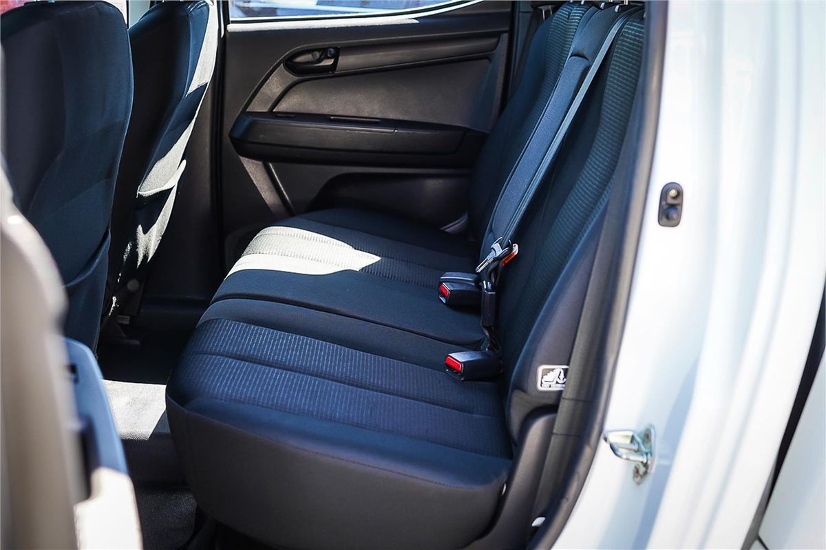 2018 Isuzu D-MAX SX High Ride Rear Wheel Drive