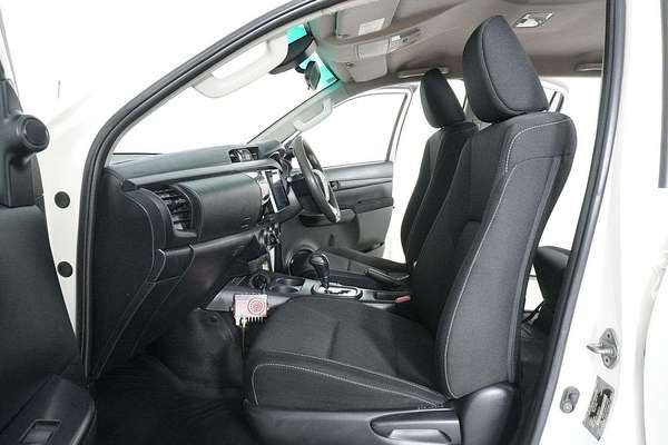 2020 Toyota HILUX SR (4x4) GUN126R MY19 UPGRADE 4X4