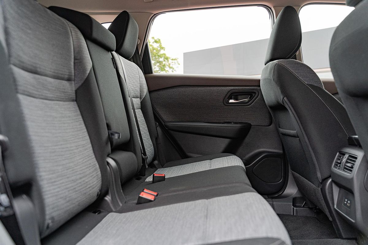 2024 Nissan X-TRAIL ST T33