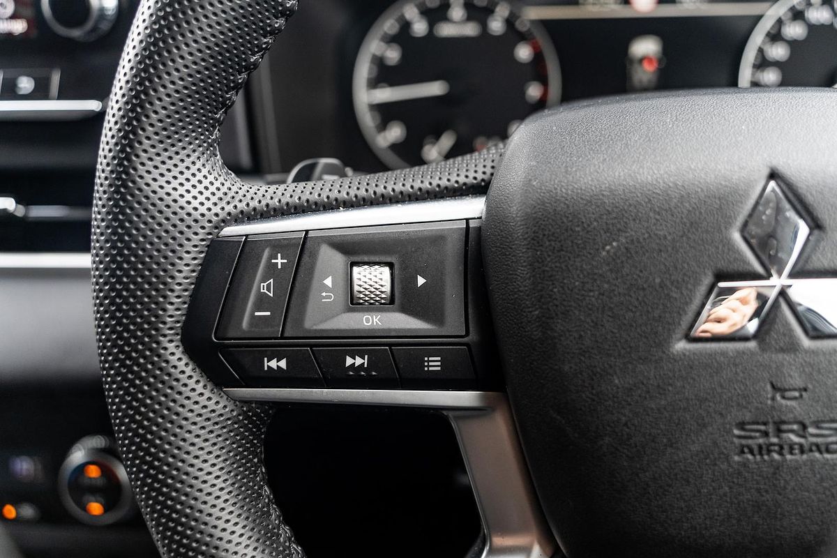2023 Mitsubishi Outlander LS ZM