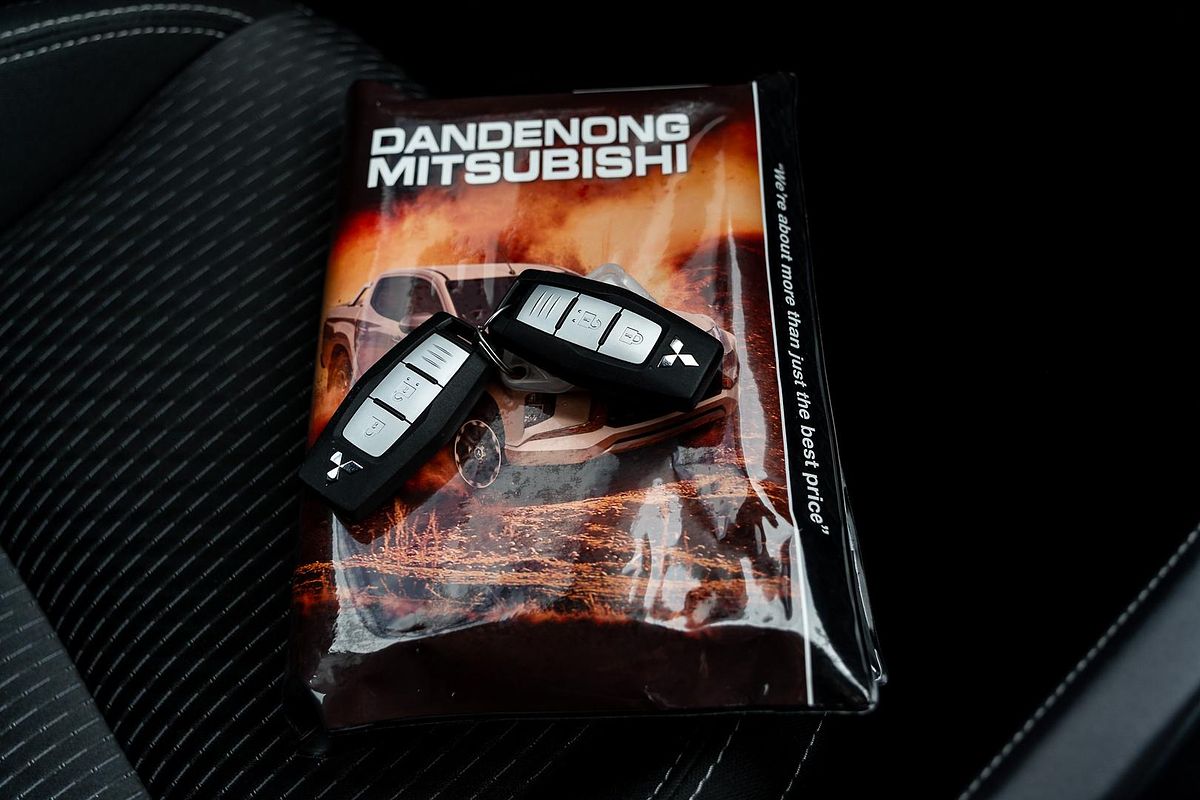 2023 Mitsubishi Outlander LS ZM