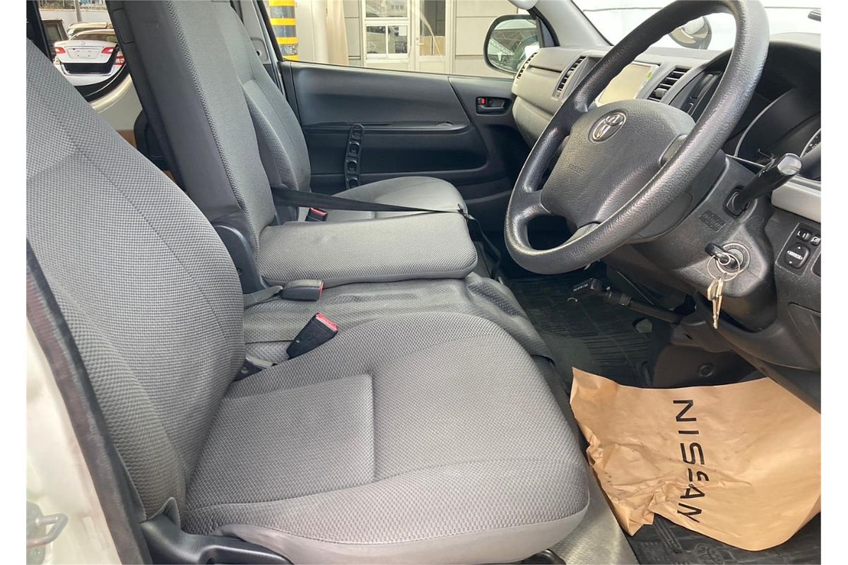 2011 Toyota Hiace DX 4WD