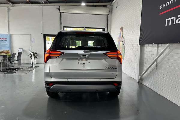 2025 Mahindra XUV700 AX7L