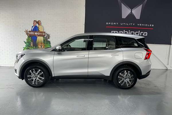 2025 Mahindra XUV700 AX7L