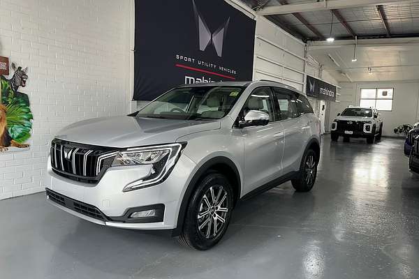 2025 Mahindra XUV700 AX7L