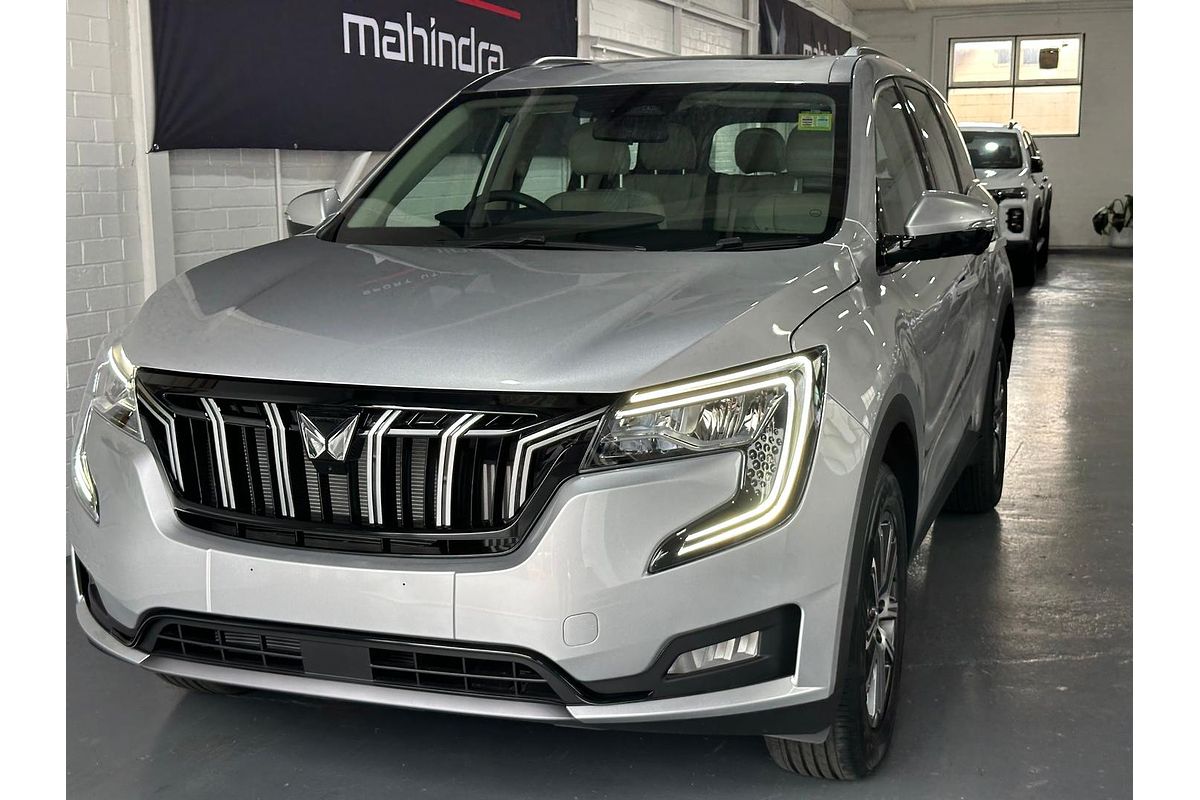 2025 Mahindra XUV700 AX7L