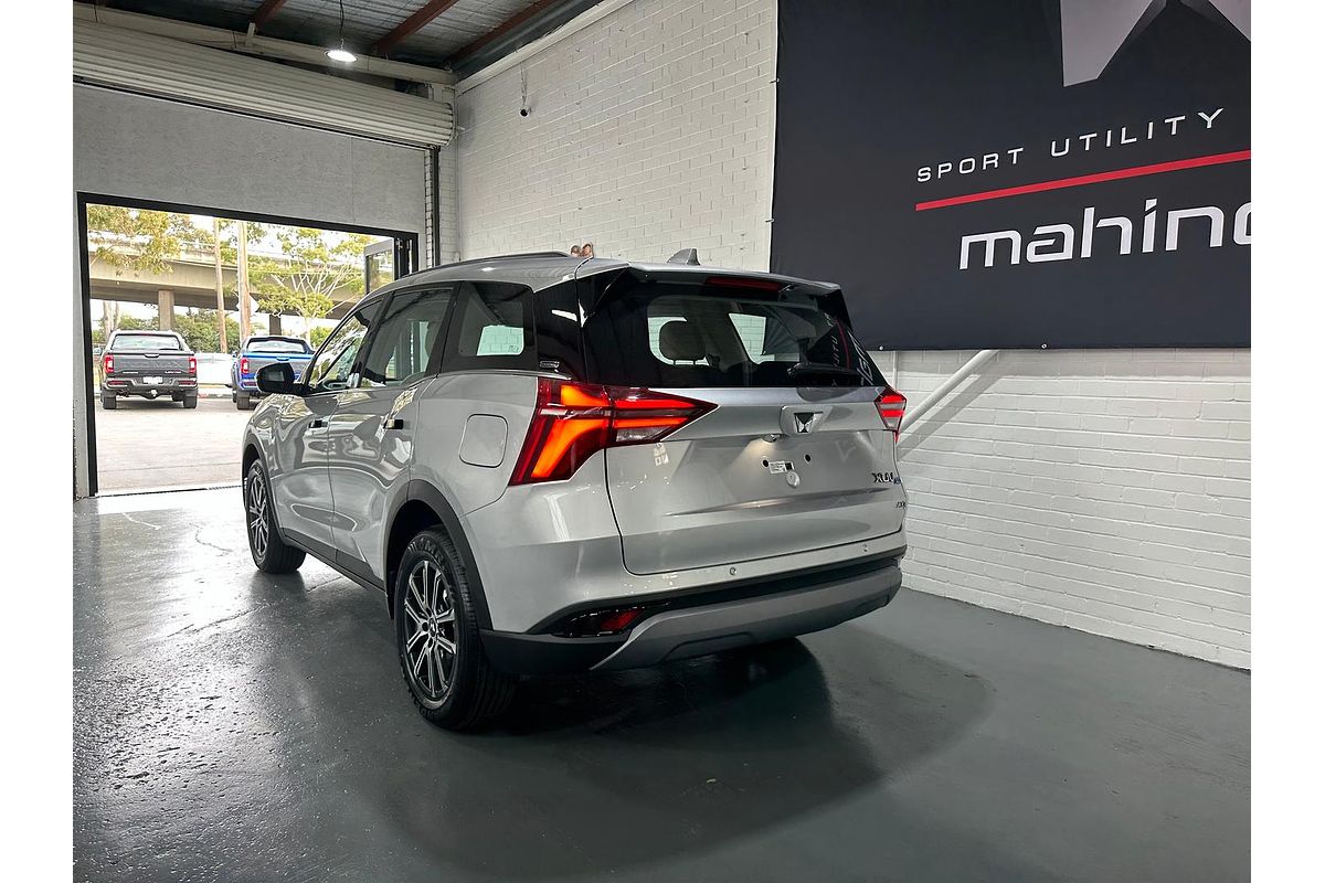 2025 Mahindra XUV700 AX7L