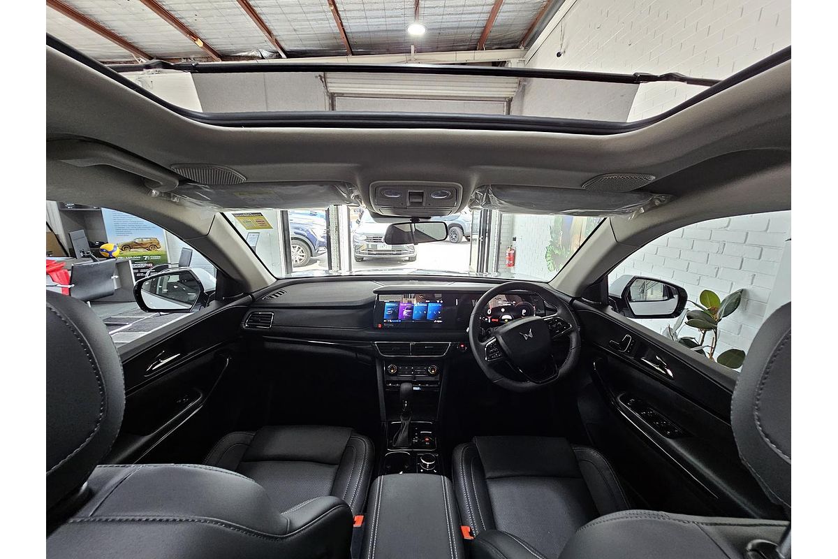 2025 Mahindra XUV700 AX7L