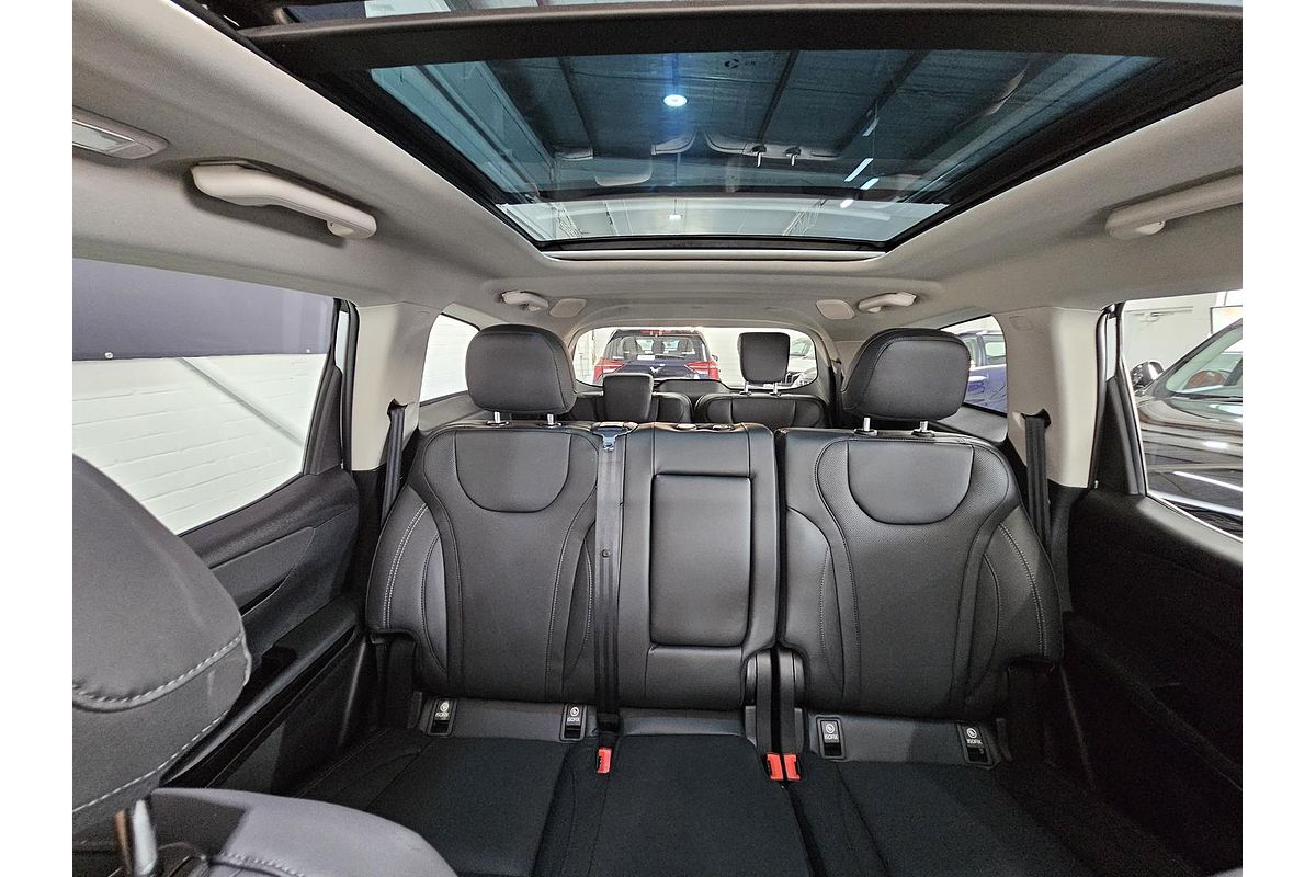 2025 Mahindra XUV700 AX7L