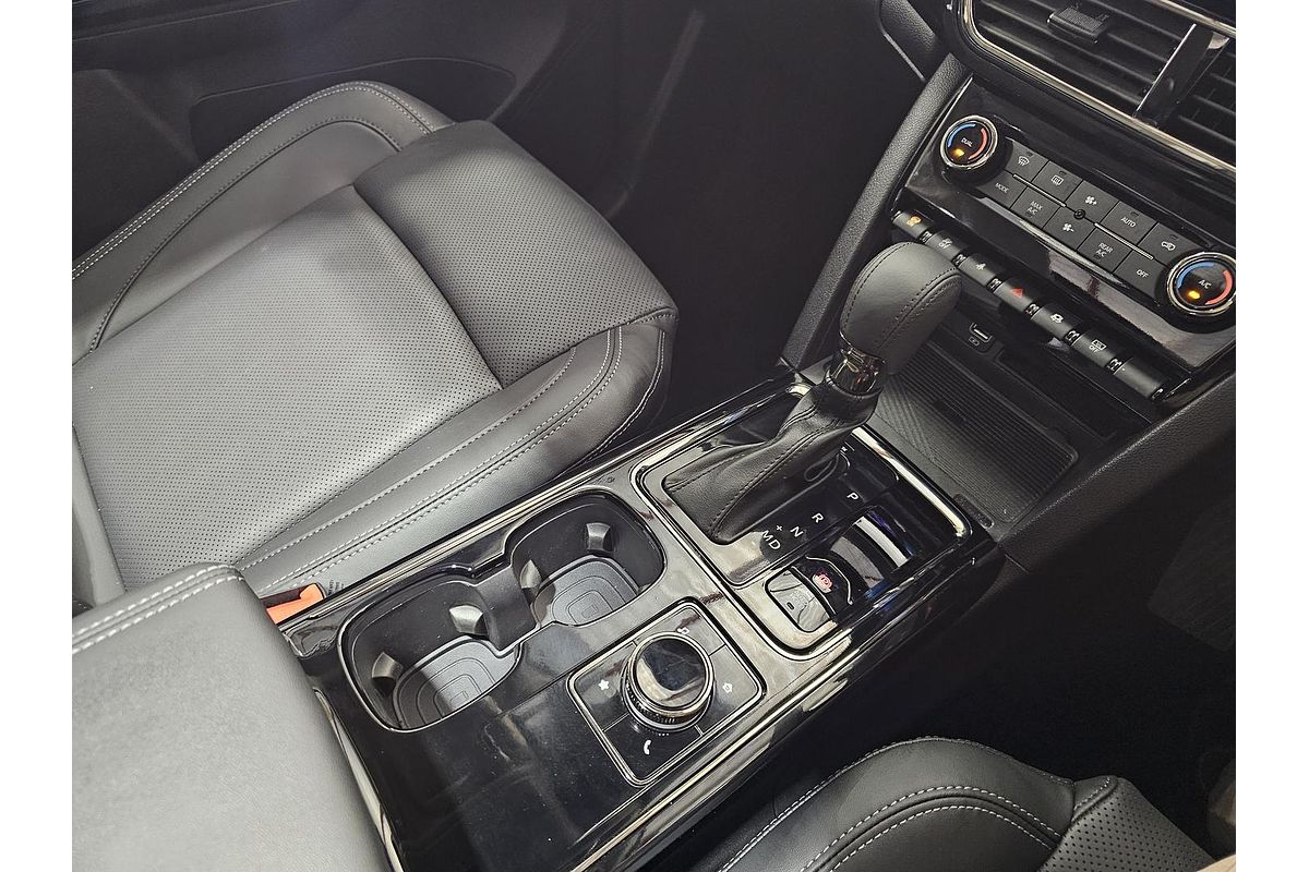 2025 Mahindra XUV700 AX7L