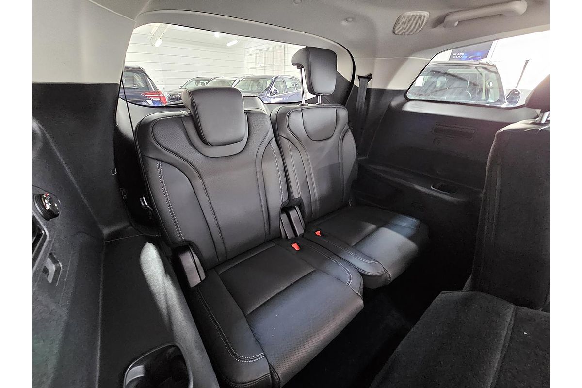 2025 Mahindra XUV700 AX7L