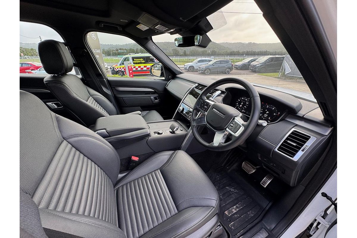 2021 Land Rover Discovery D300 R-Dynamic S Series 5